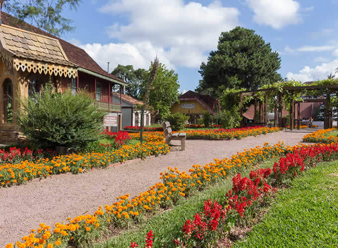 Exuberante Praça das Etnias em Gramado